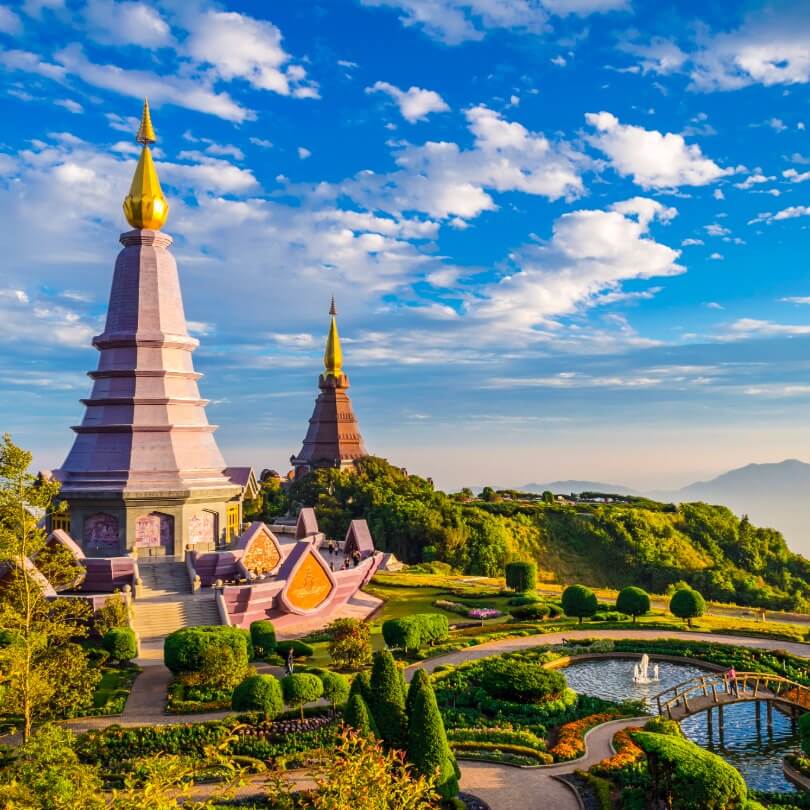 Naphamethinidon and Naphaphonphumisiri pagodas, gardenm and lake where women at The Phoenix Retreat can peacefully meditate